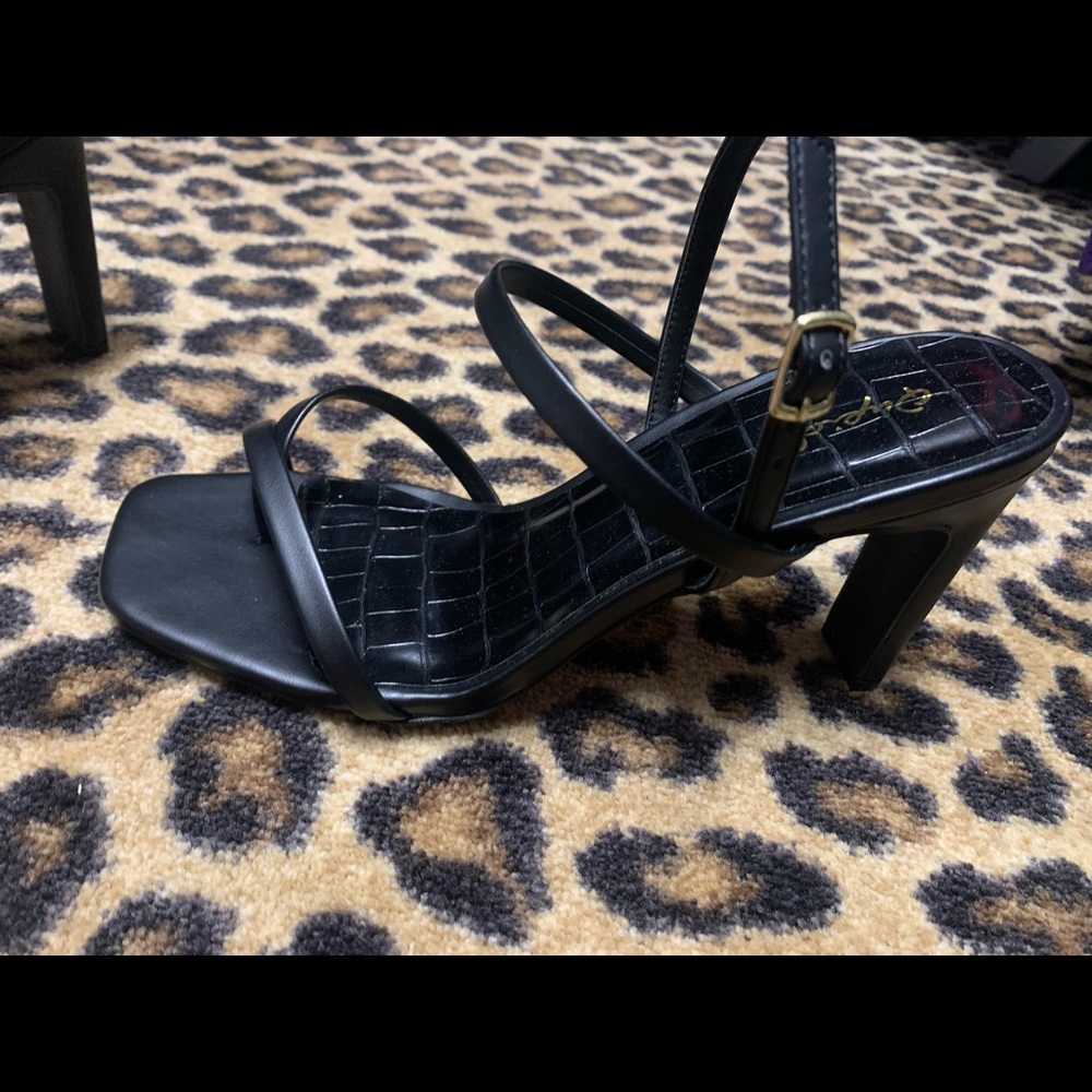 Heels - Picture 2 of 6